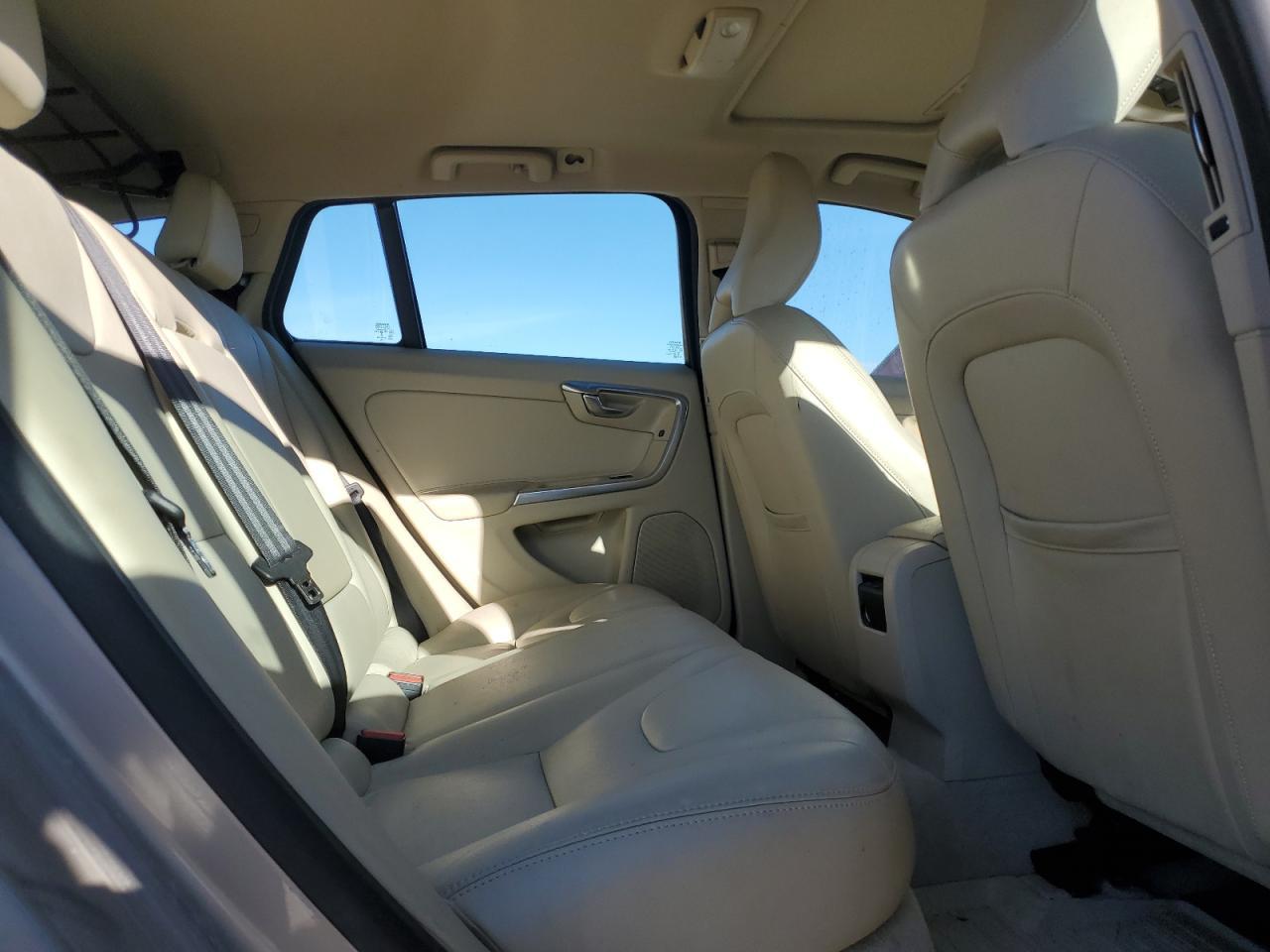 2016 VOLVO V60