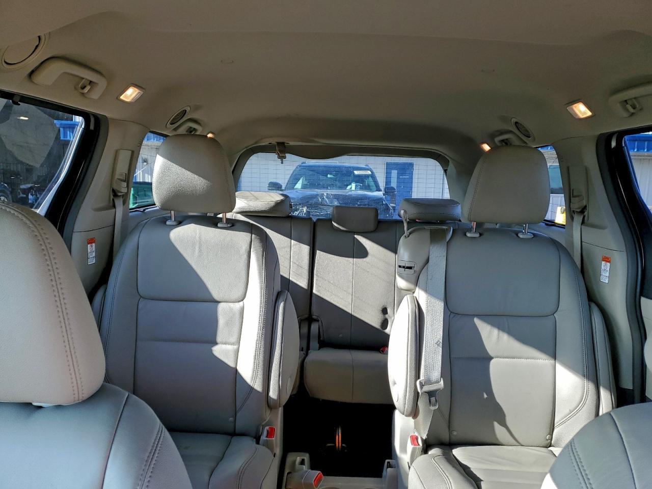 2016 TOYOTA SIENNA
