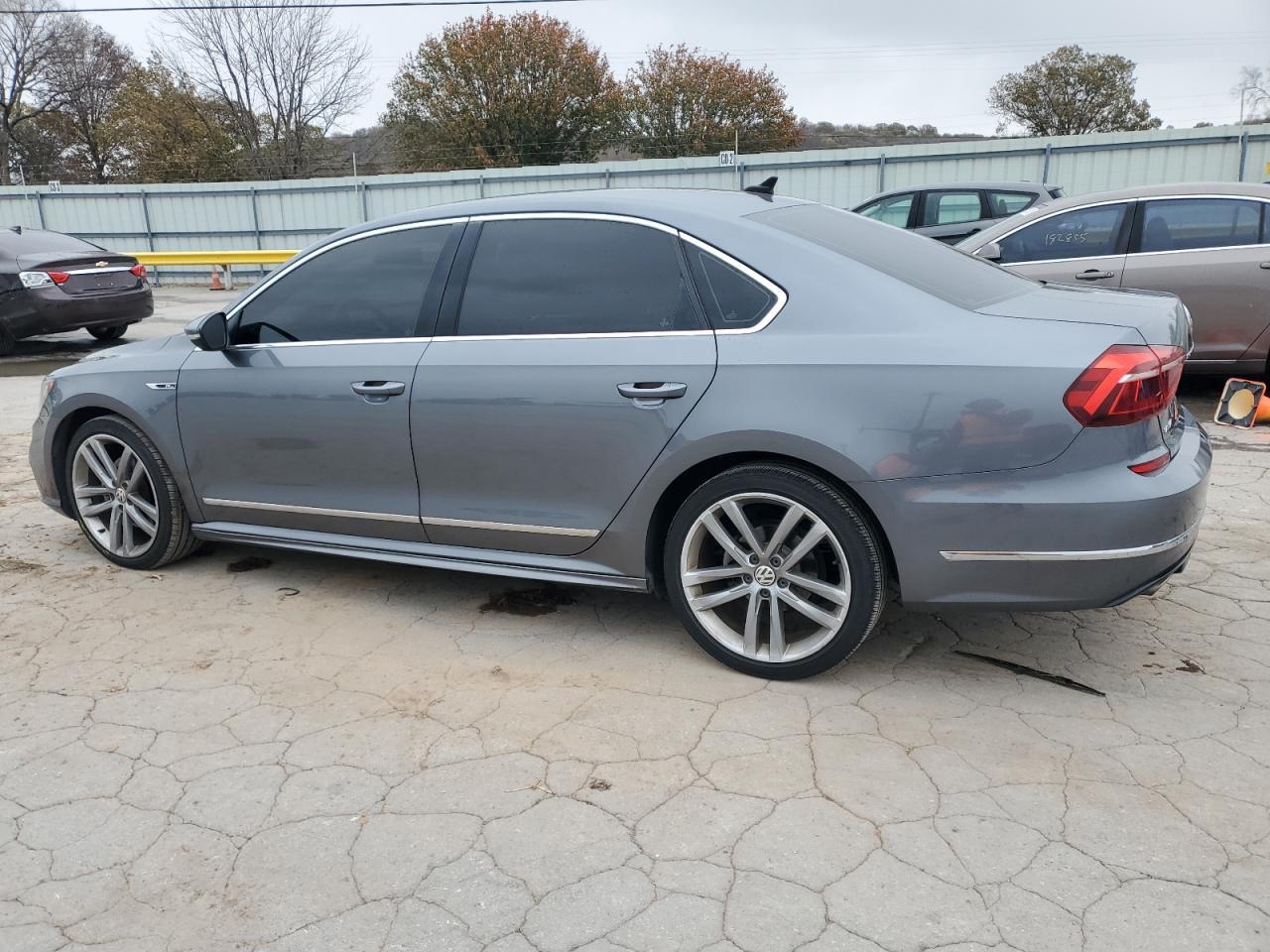 2017 VOLKSWAGEN Passat