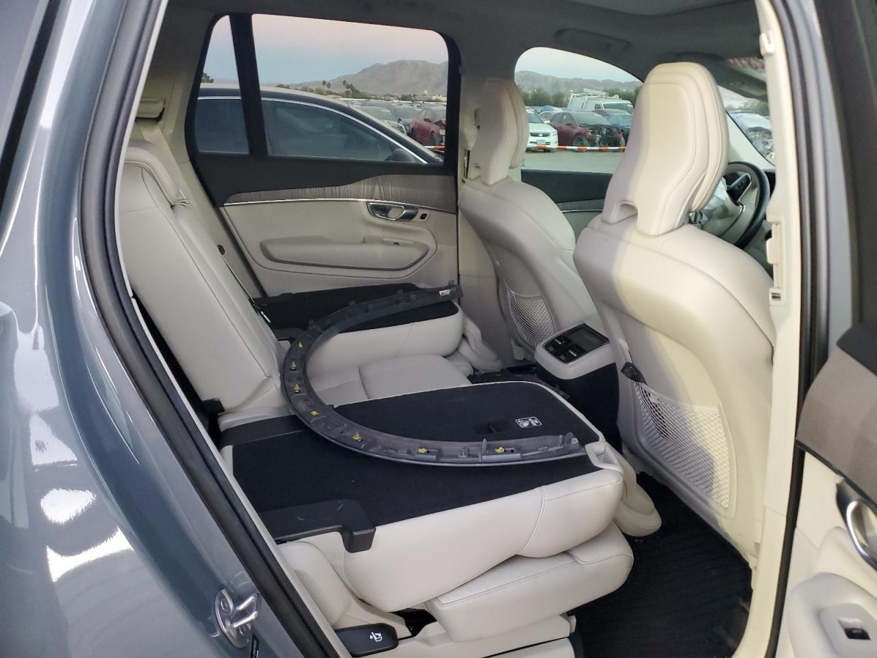 2023 VOLVO XC90