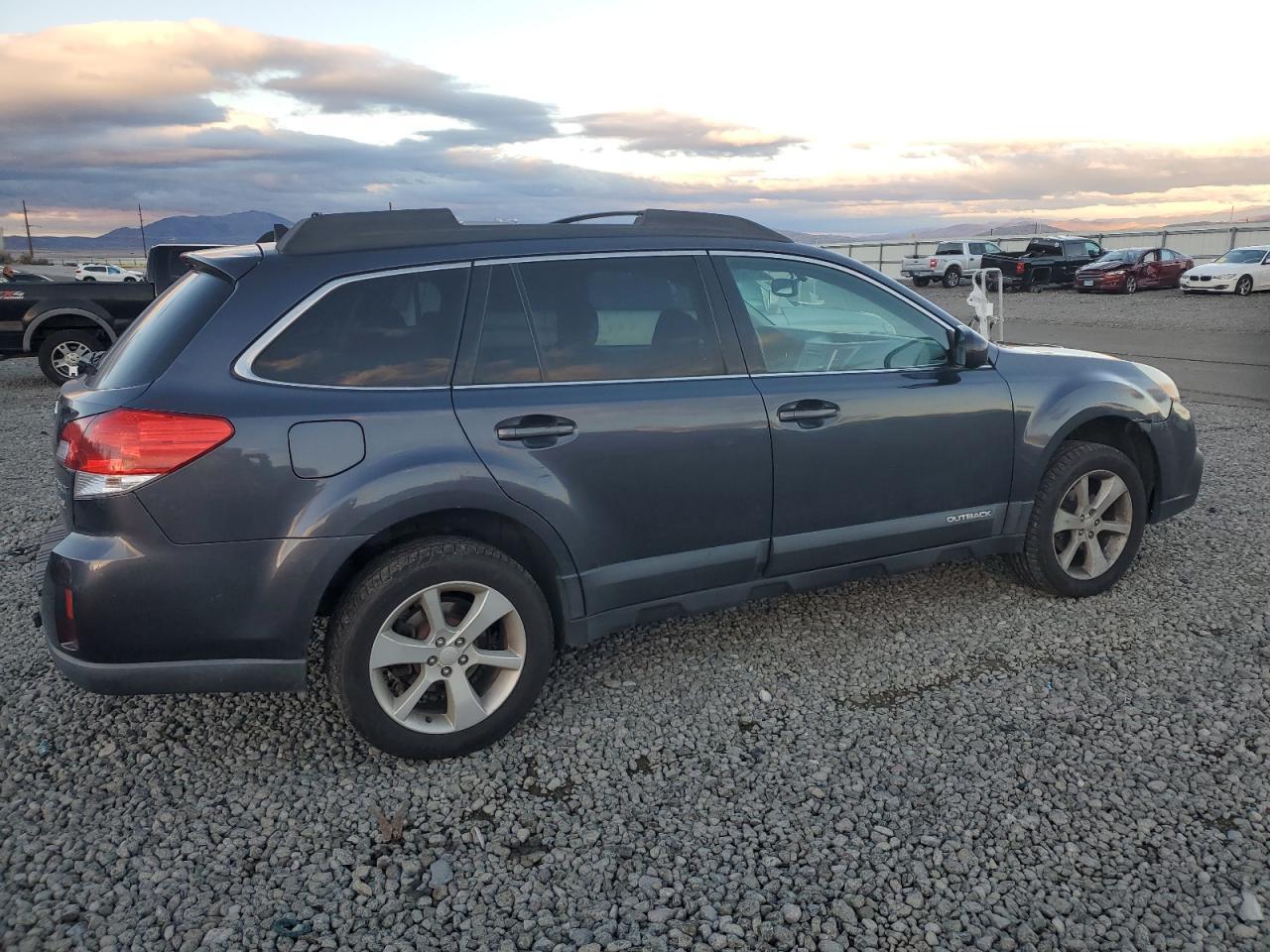 2013 SUBARU Outback