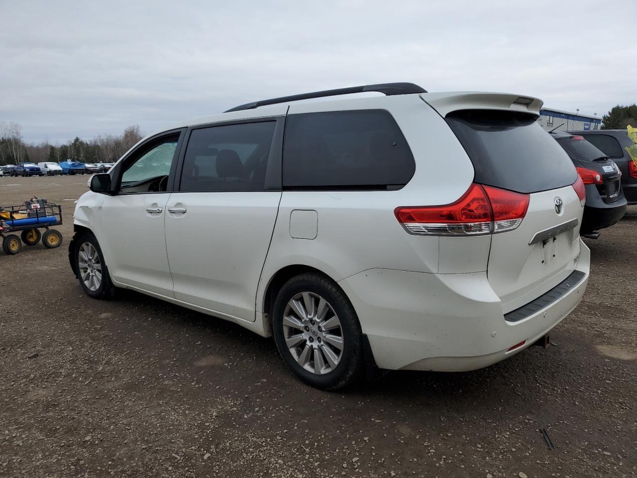 2014 TOYOTA SIENNA