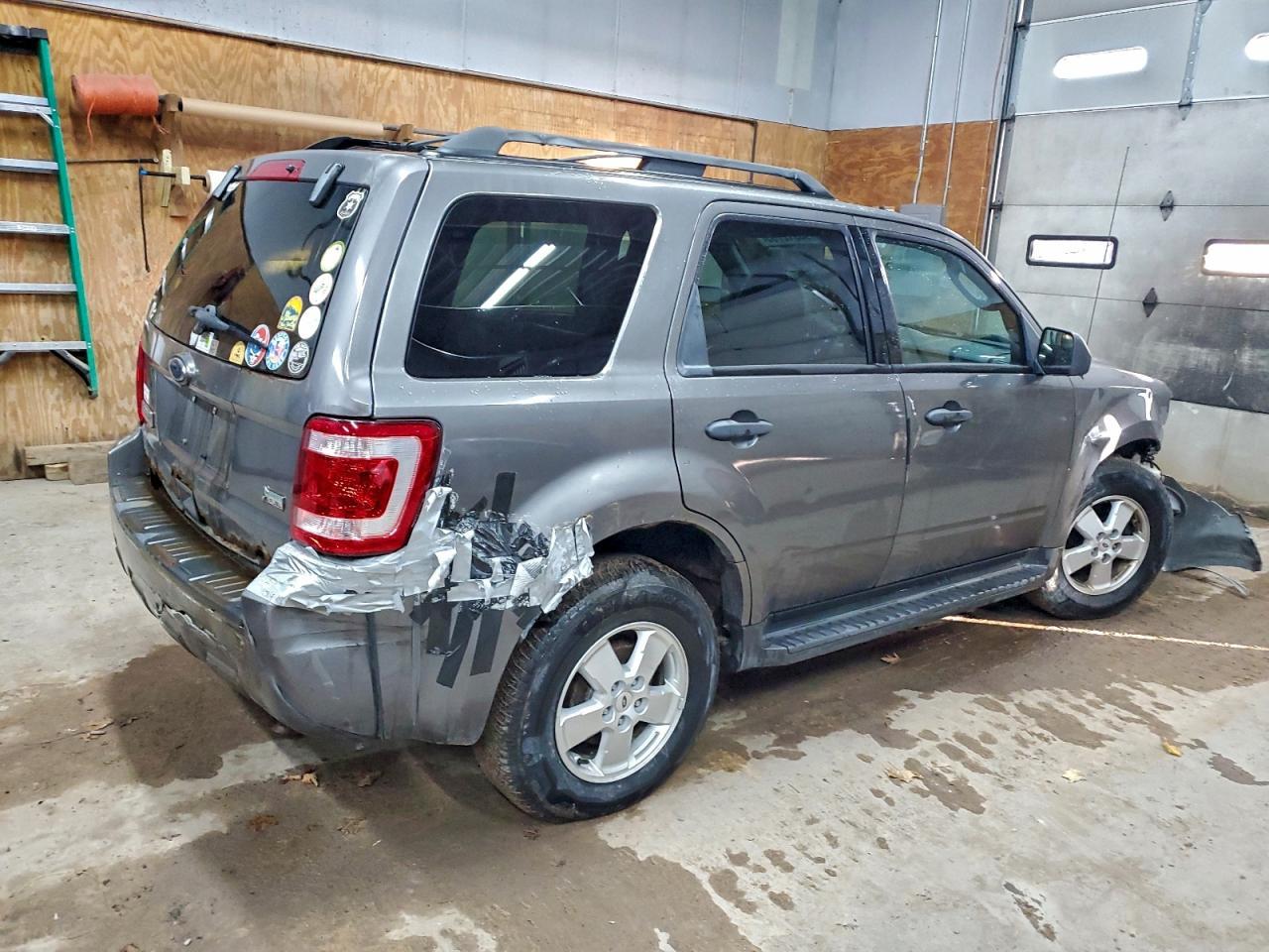 2010 FORD ESCAPE