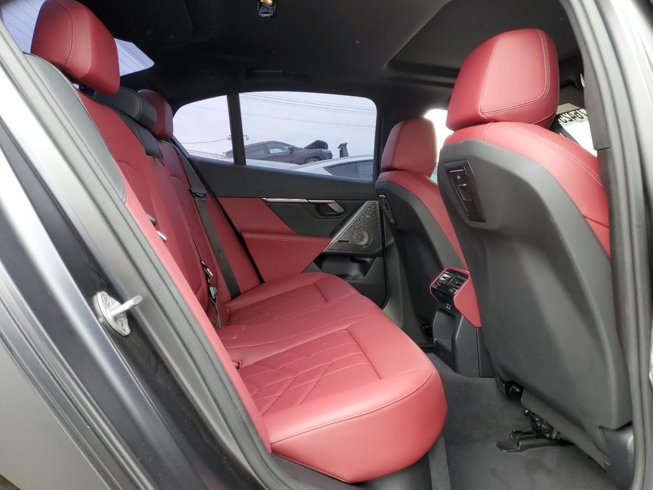 2024 BMW i5