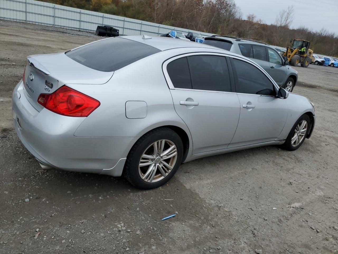 2015 INFINITI Q40