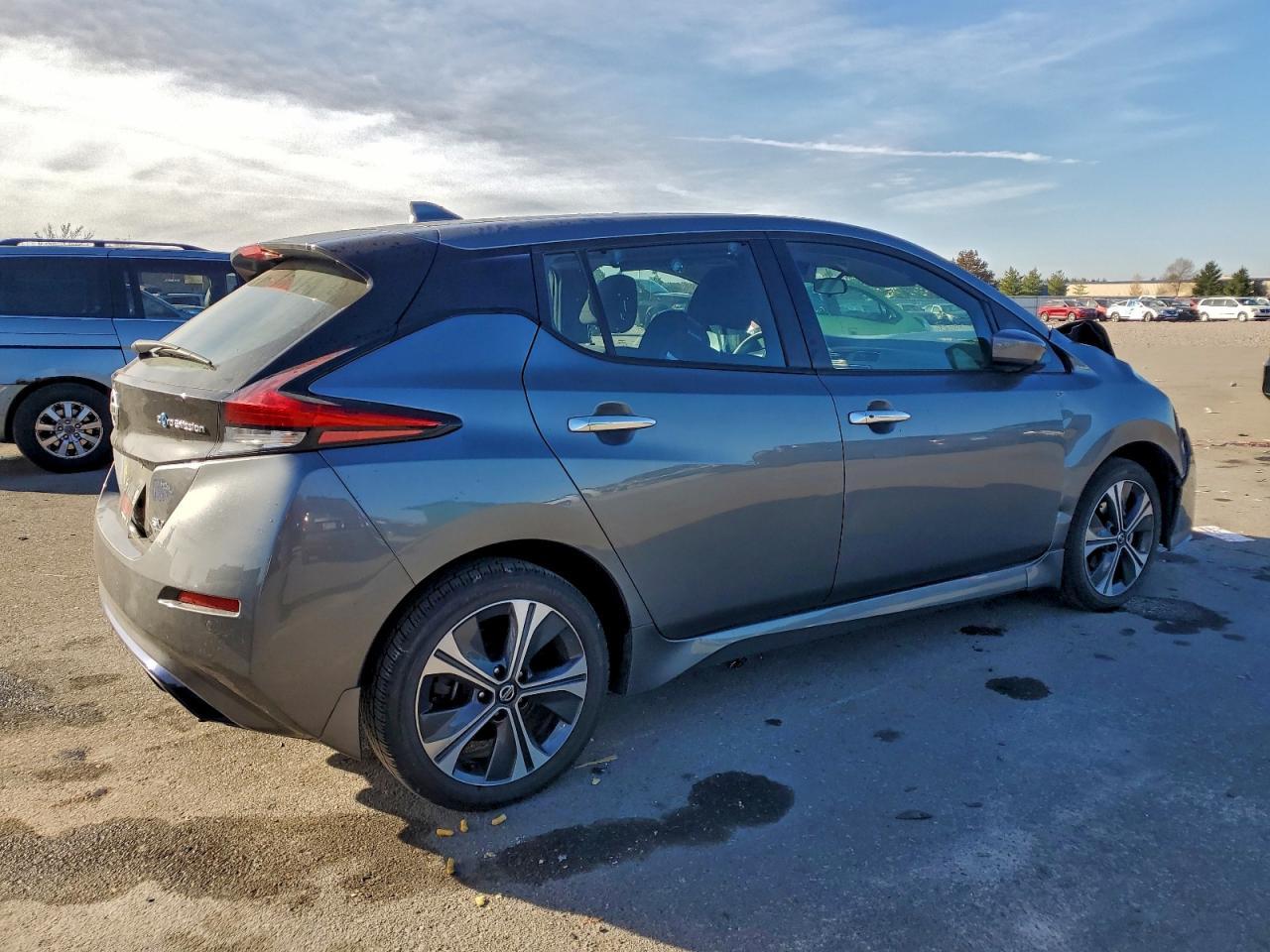 2020 NISSAN LEAF