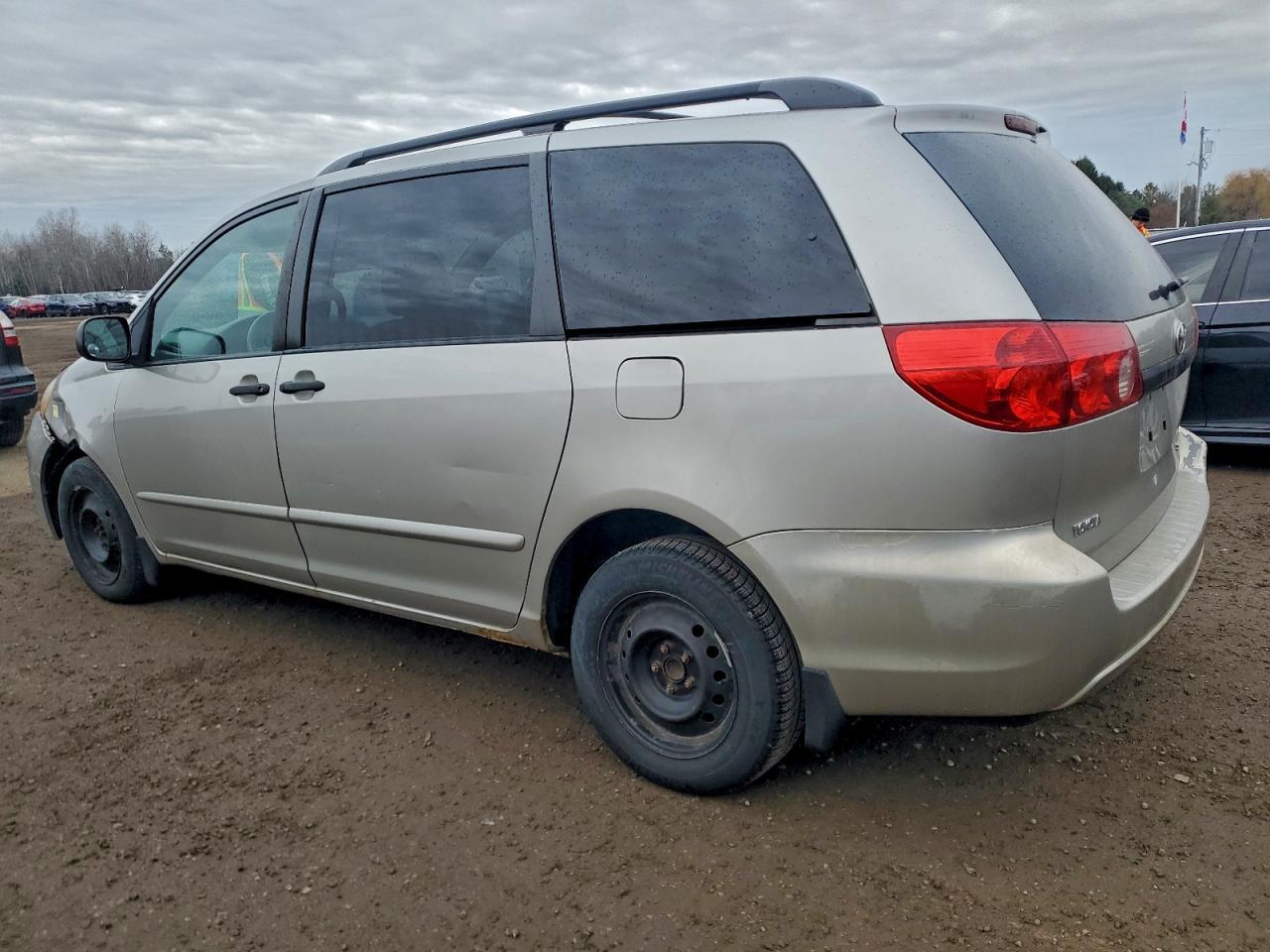 2010 TOYOTA SIENNA