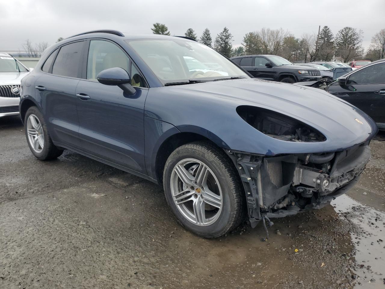 2016 PORSCHE Macan