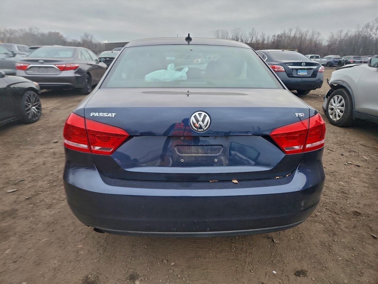 2015 VOLKSWAGEN Passat