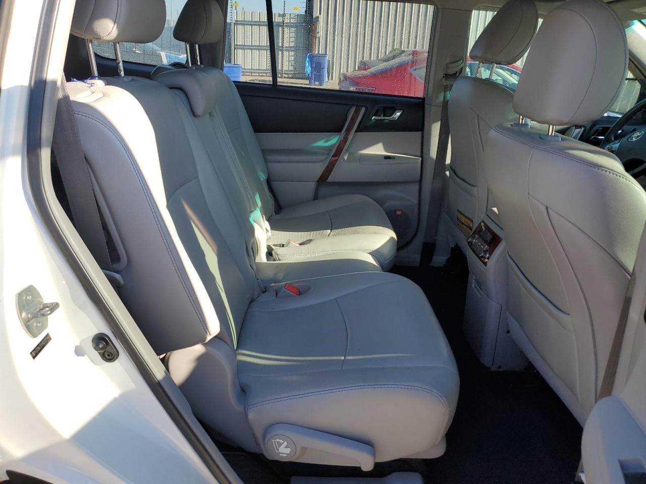 2012 TOYOTA HIGHLANDER