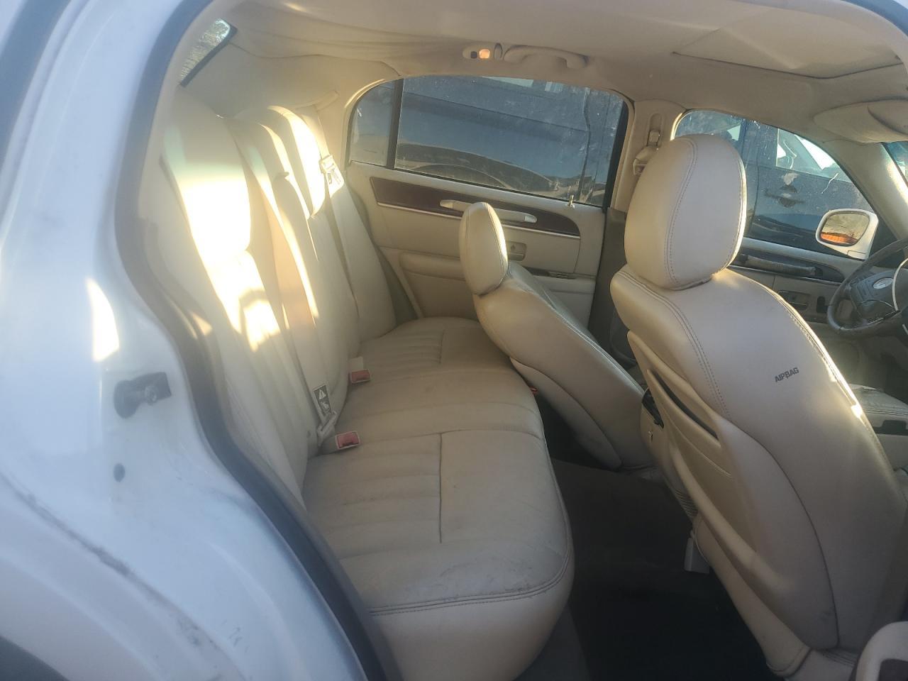 2003 LINCOLN Town Car