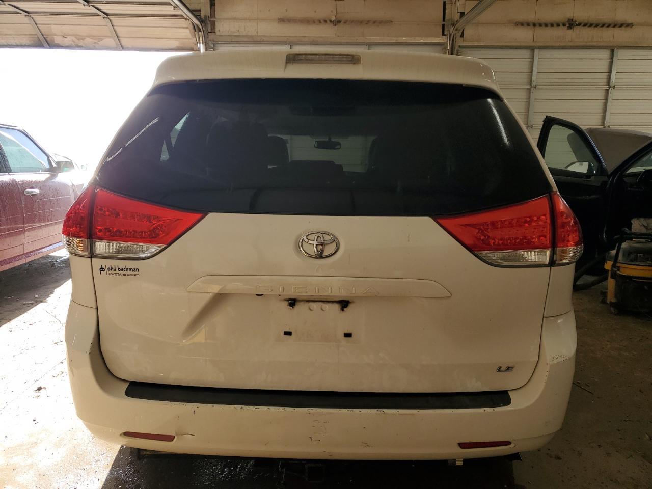 2012 TOYOTA SIENNA