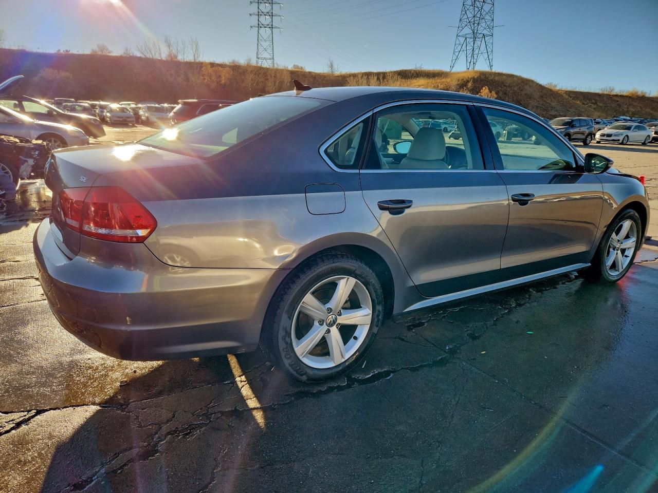 2012 VOLKSWAGEN Passat