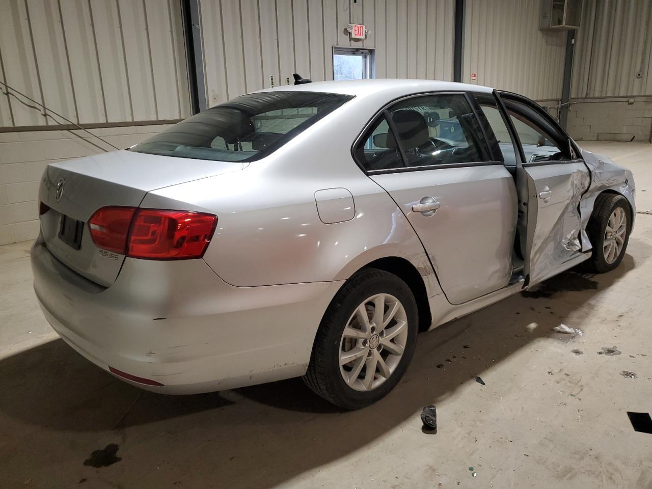 2011 VOLKSWAGEN JETTA