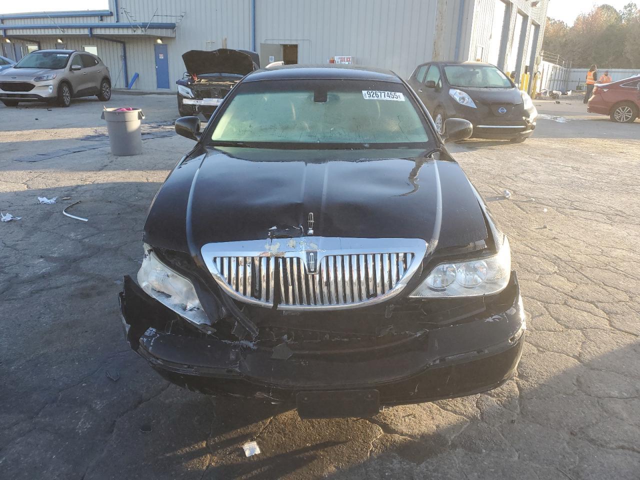 2003 LINCOLN Town Car
