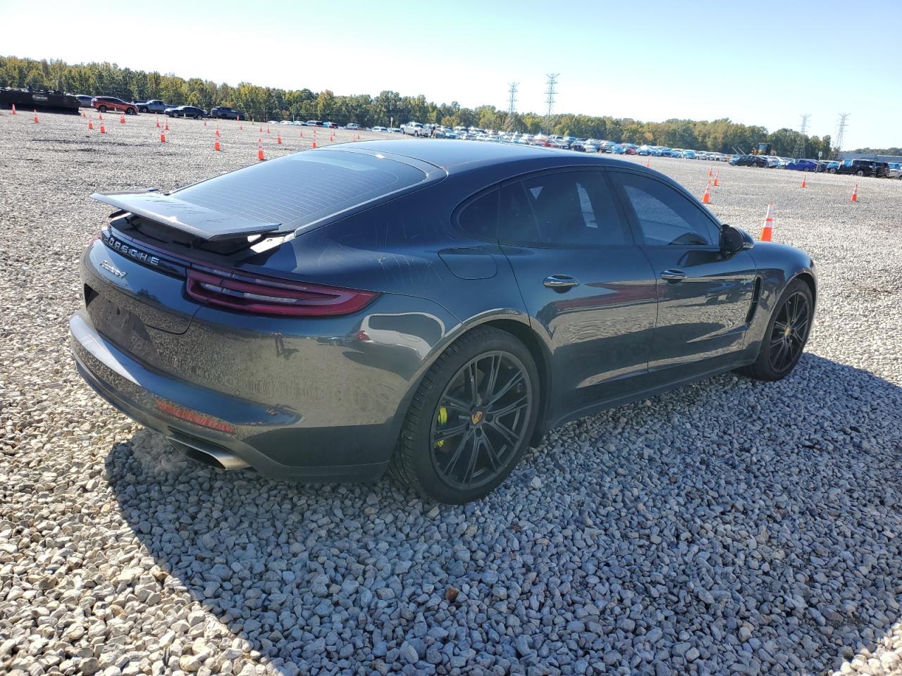 2018 PORSCHE Panamera