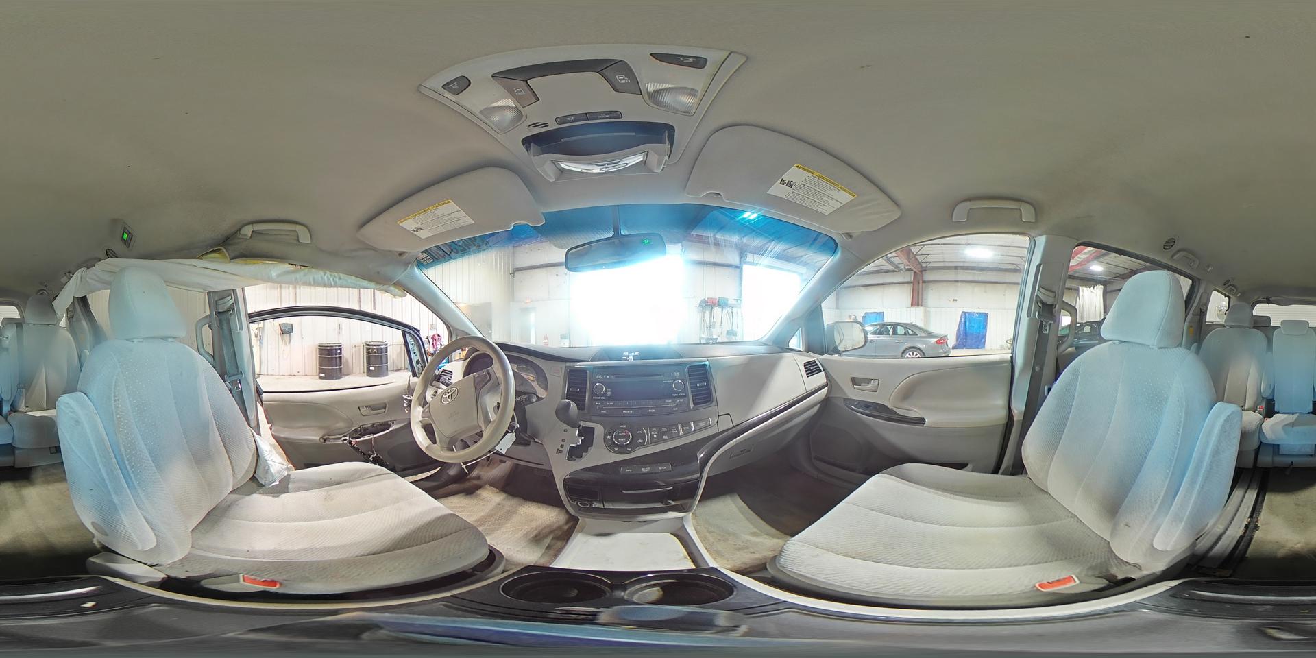 2014 TOYOTA SIENNA