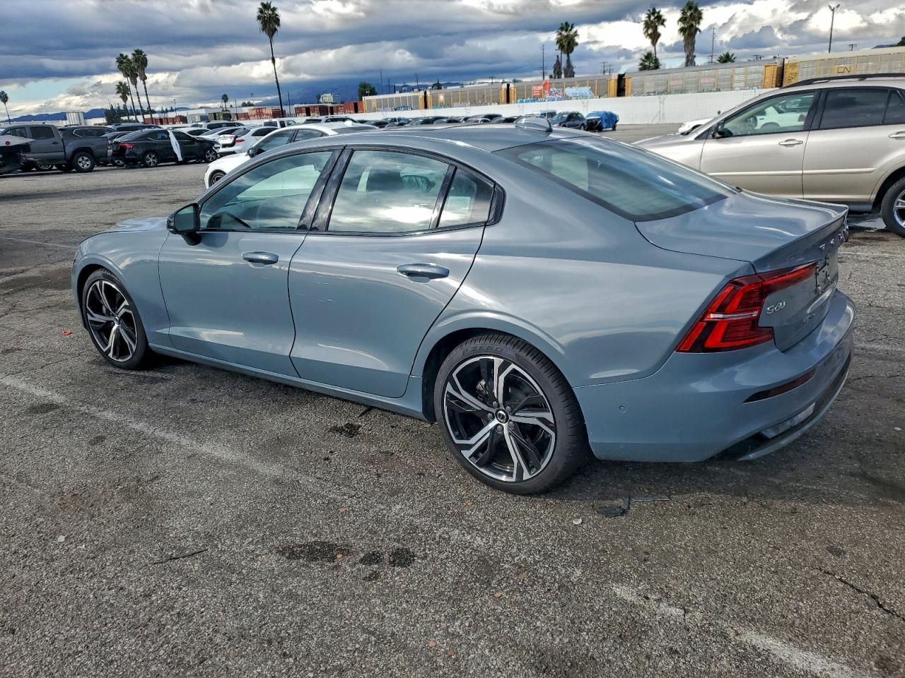 2022 VOLVO S60