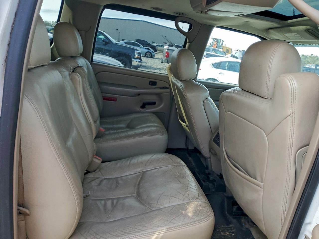 2004 CHEVROLET Suburban