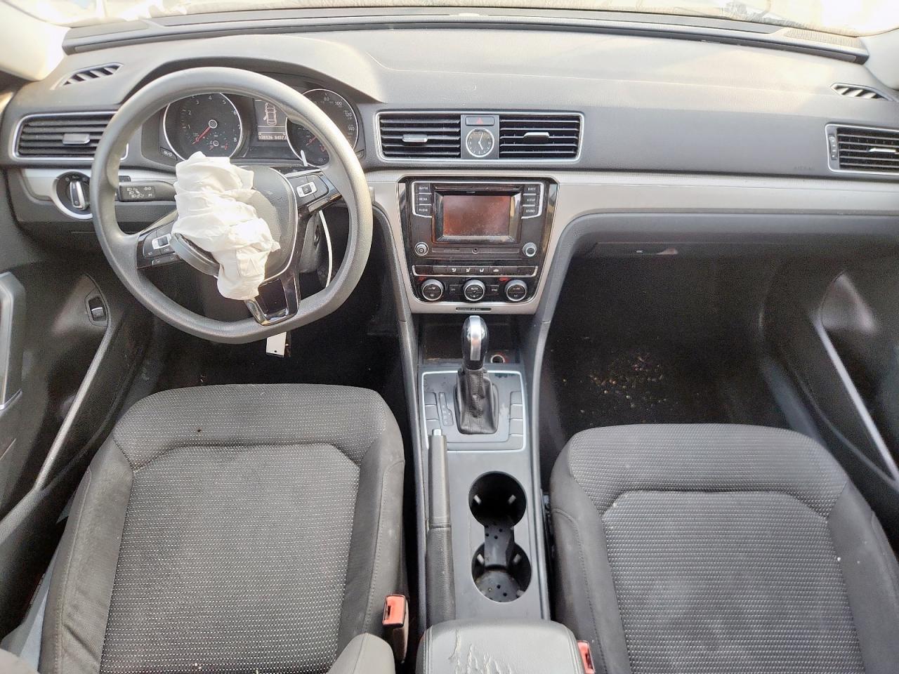 2016 VOLKSWAGEN Passat