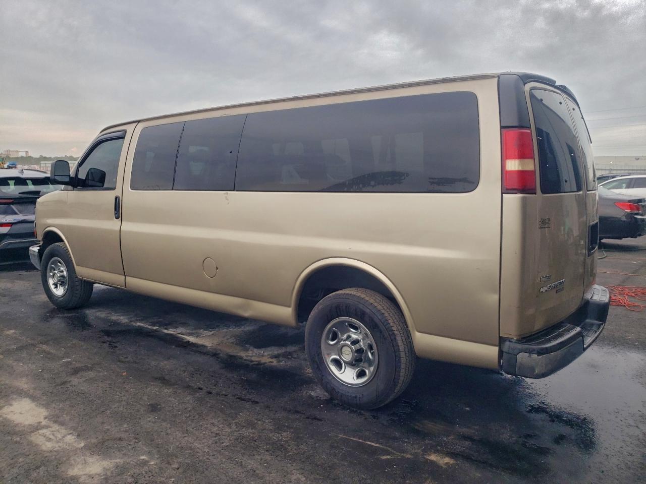 2010 CHEVROLET Express 3500