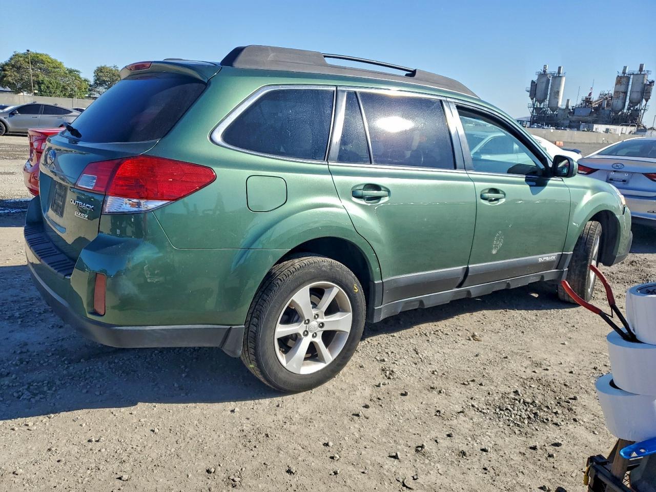 2013 SUBARU Outback