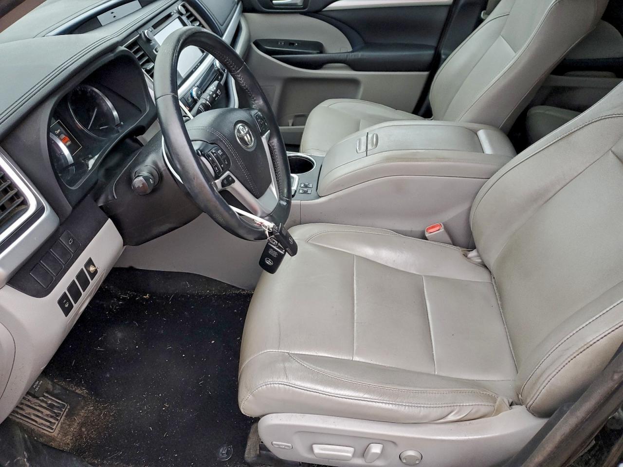 2016 TOYOTA HIGHLANDER
