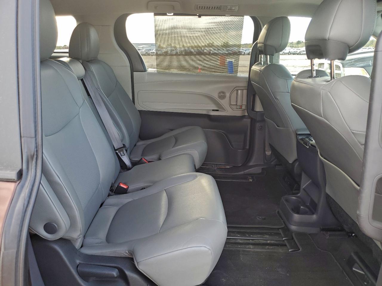 2023 TOYOTA SIENNA