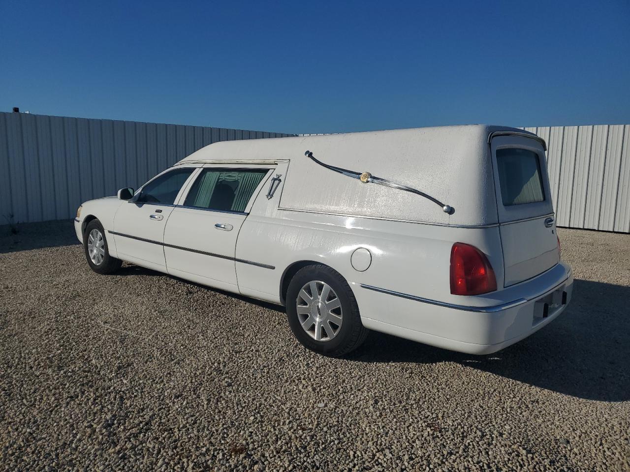 2003 LINCOLN Town Car