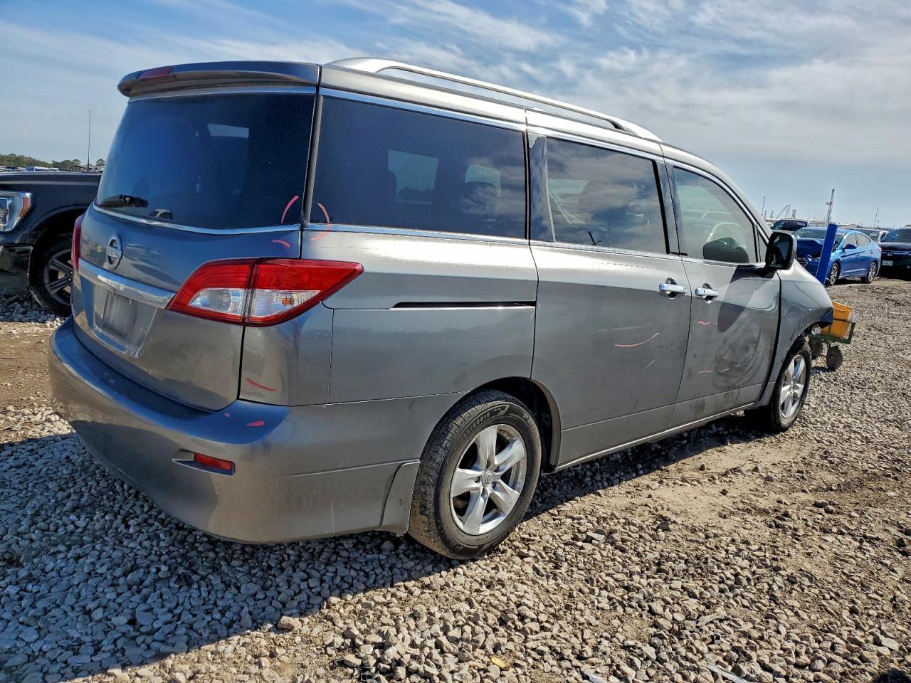 2016 NISSAN Quest