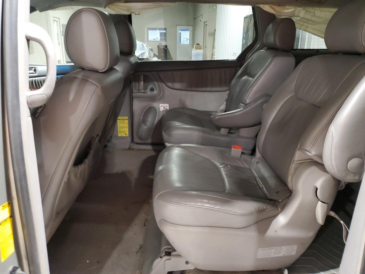 2005 TOYOTA SIENNA