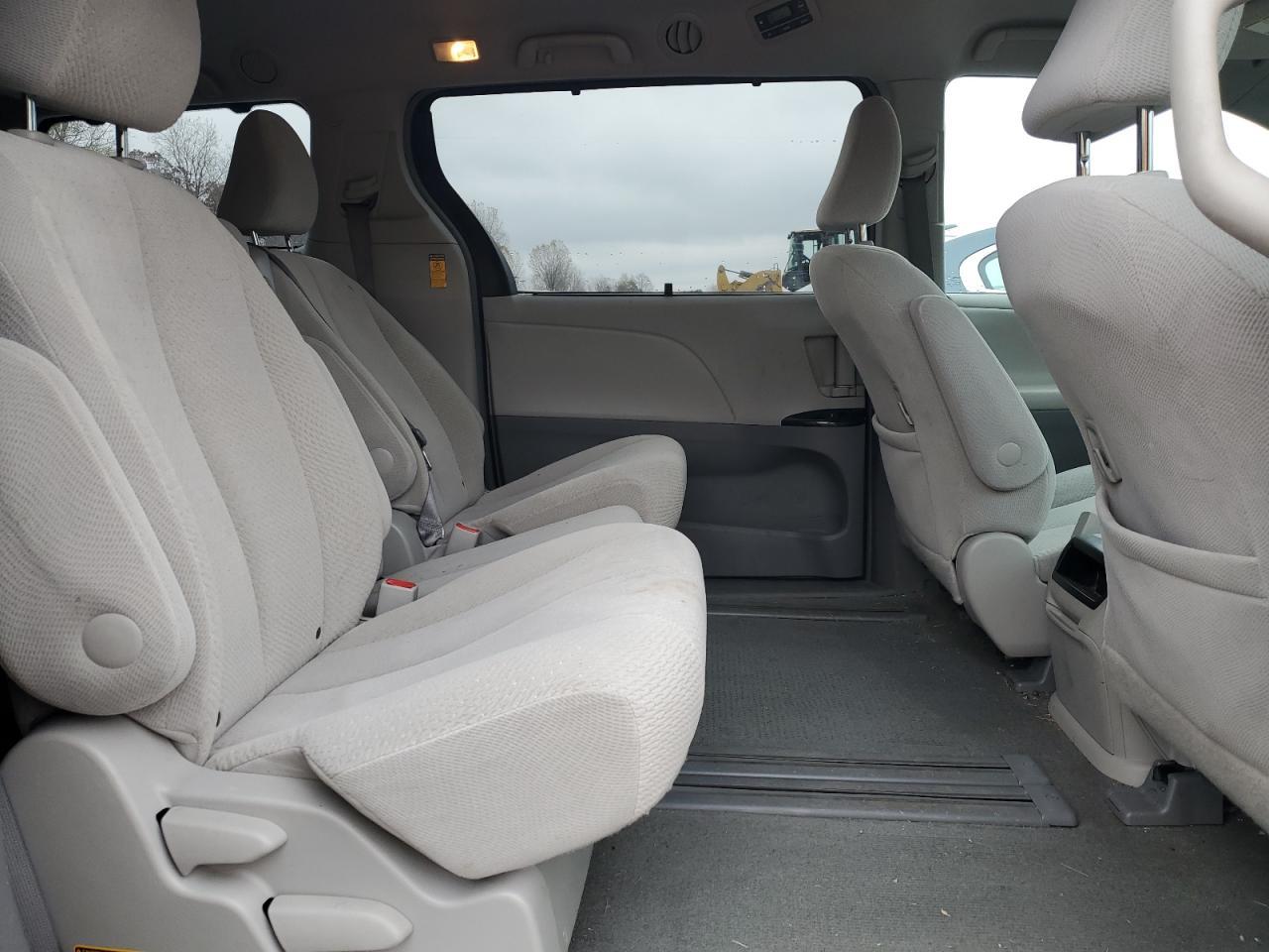 2014 TOYOTA SIENNA