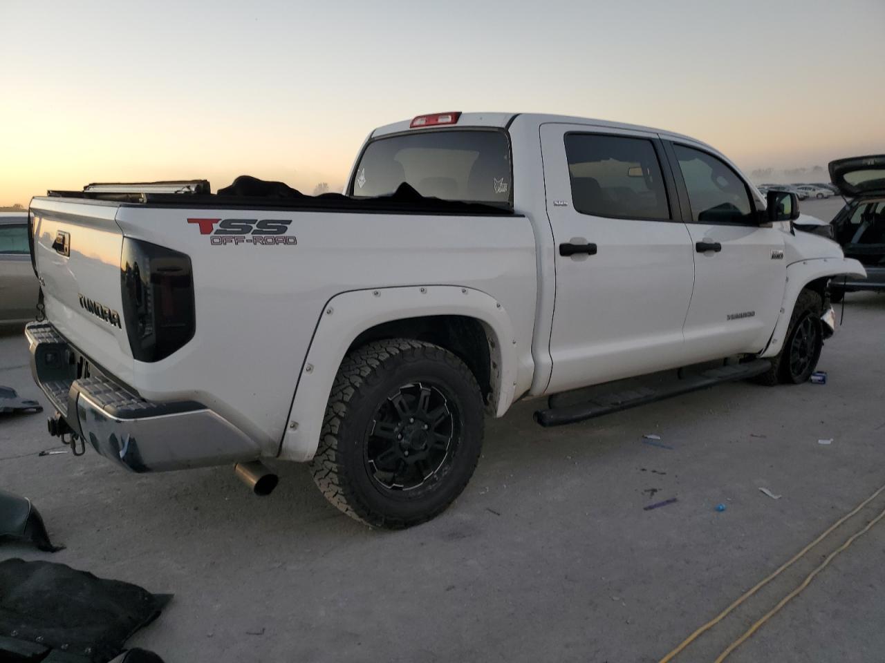2016 TOYOTA TUNDRA