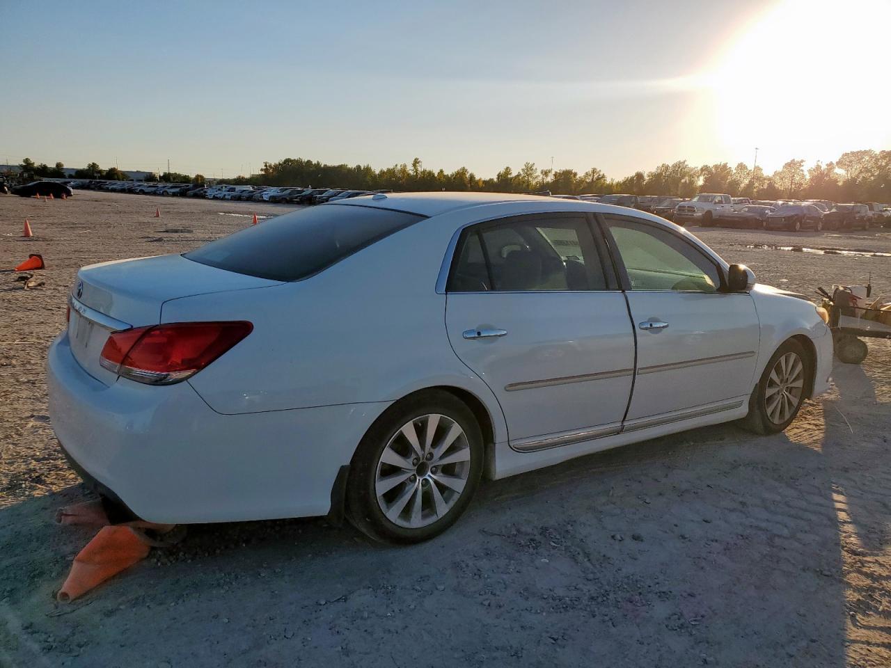 2012 TOYOTA Avalon