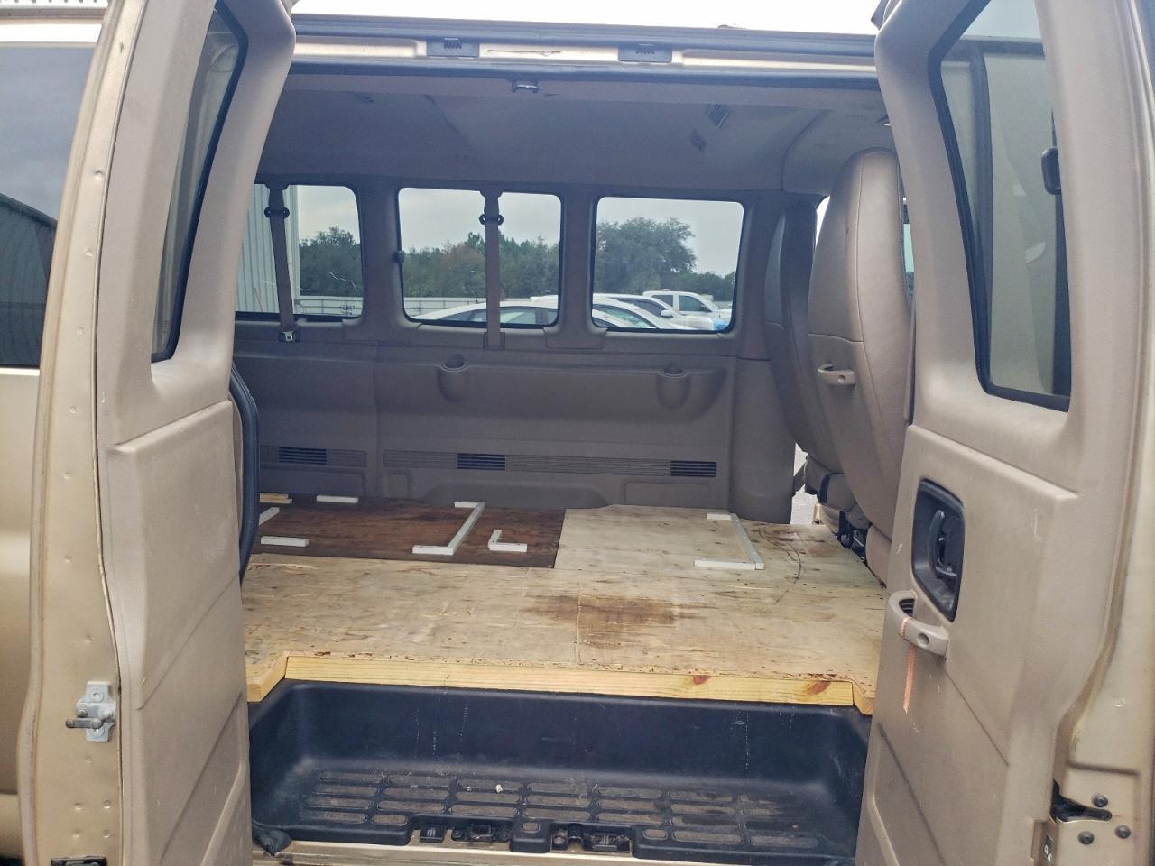 2010 CHEVROLET Express 3500