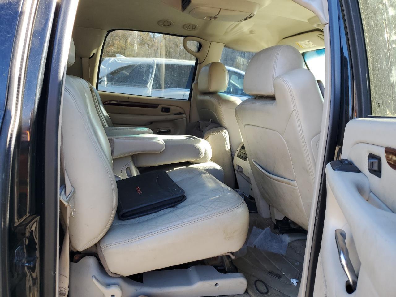 2004 CADILLAC Escalade ESV