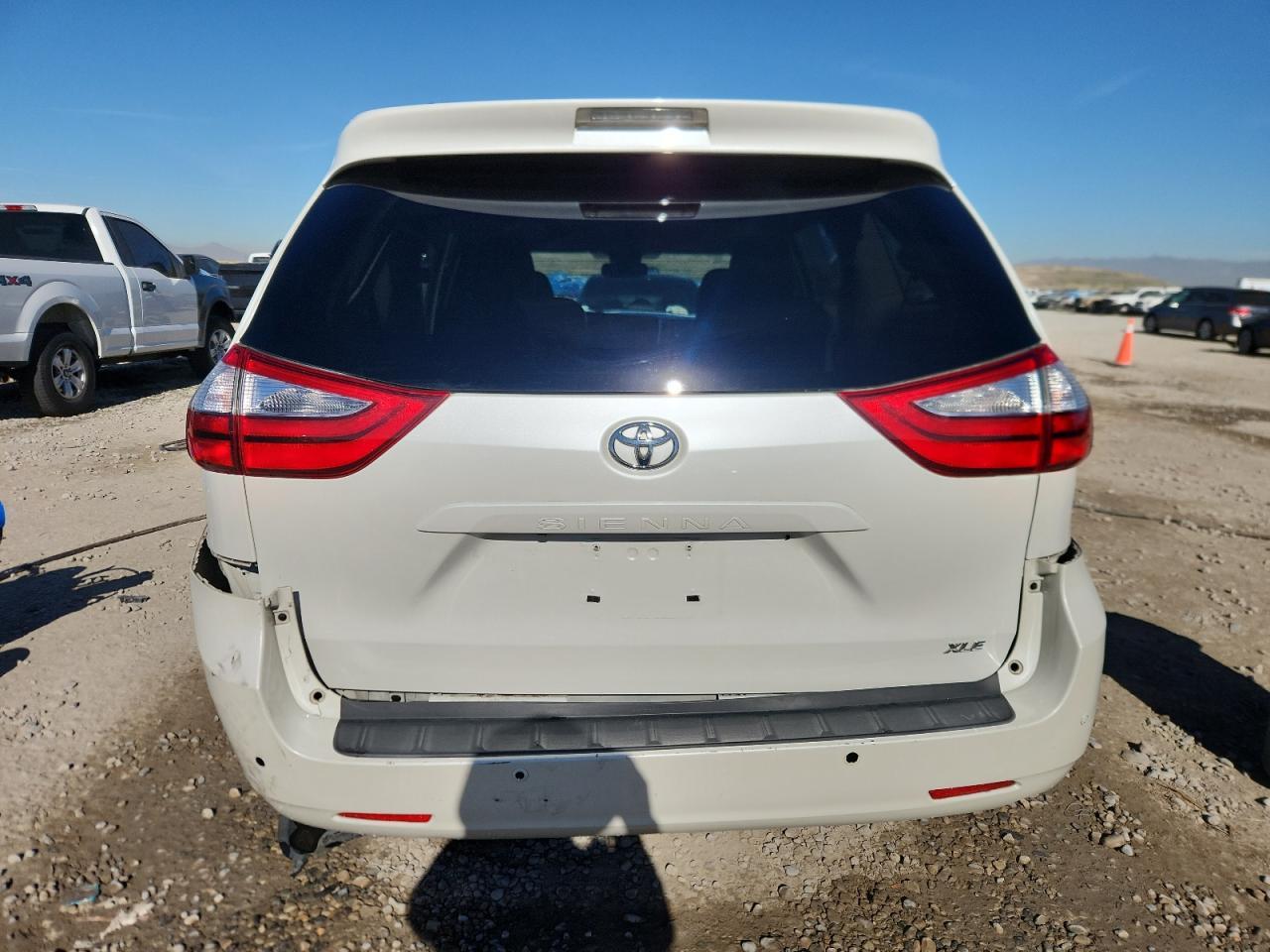 2017 TOYOTA SIENNA