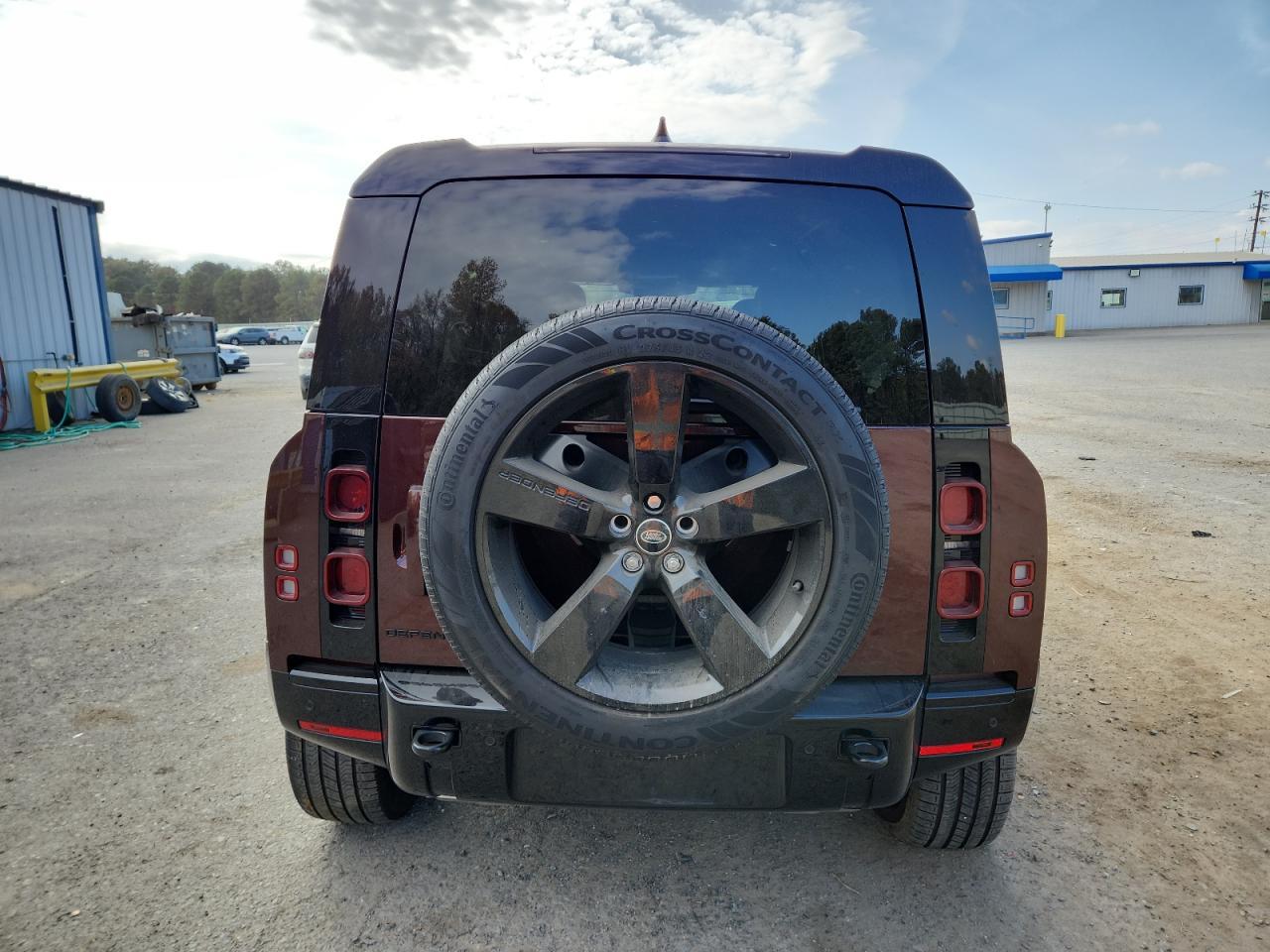 2025 LAND ROVER Defender