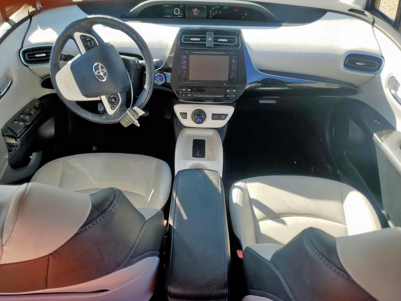 2016 TOYOTA PRIUS