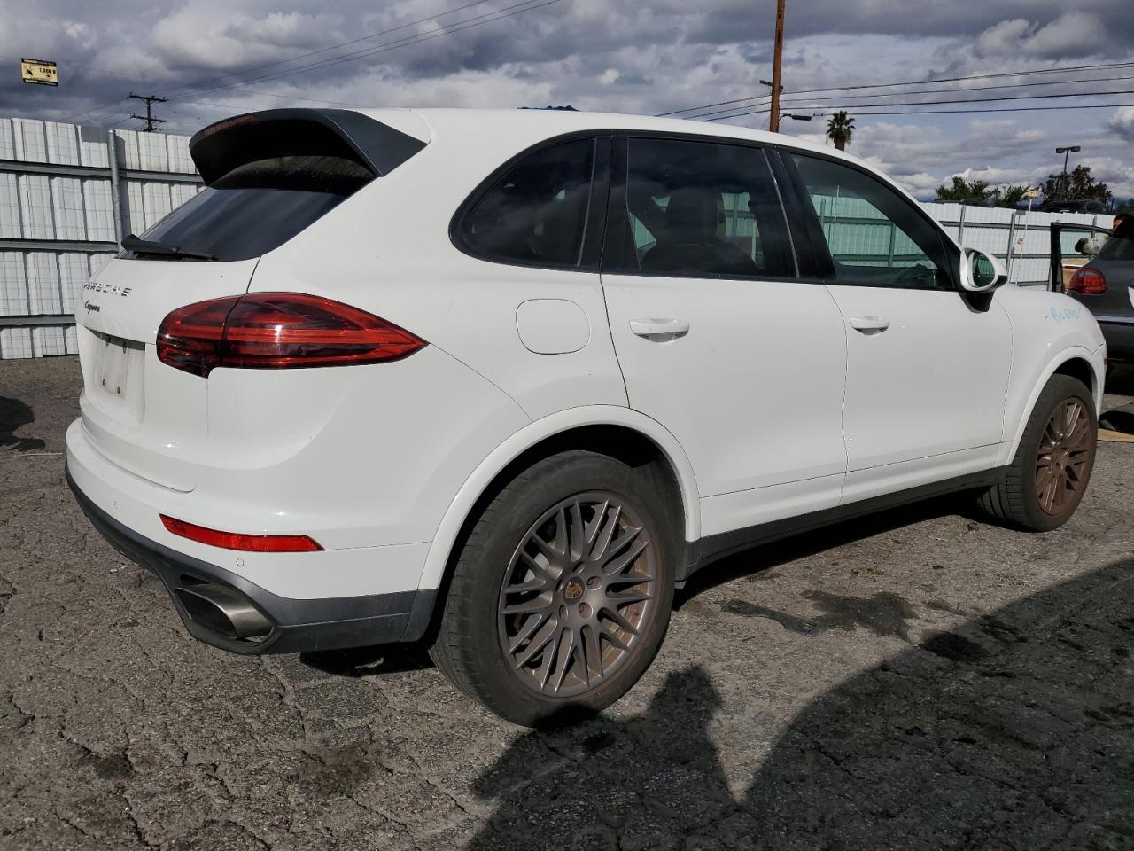 2018 PORSCHE CAYENNE