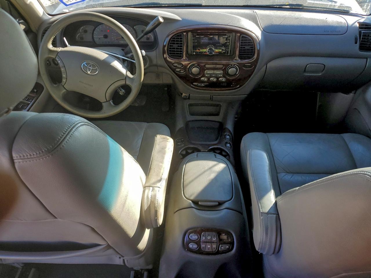 2004 TOYOTA Sequoia
