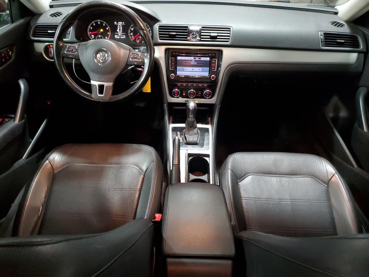 2012 VOLKSWAGEN Passat