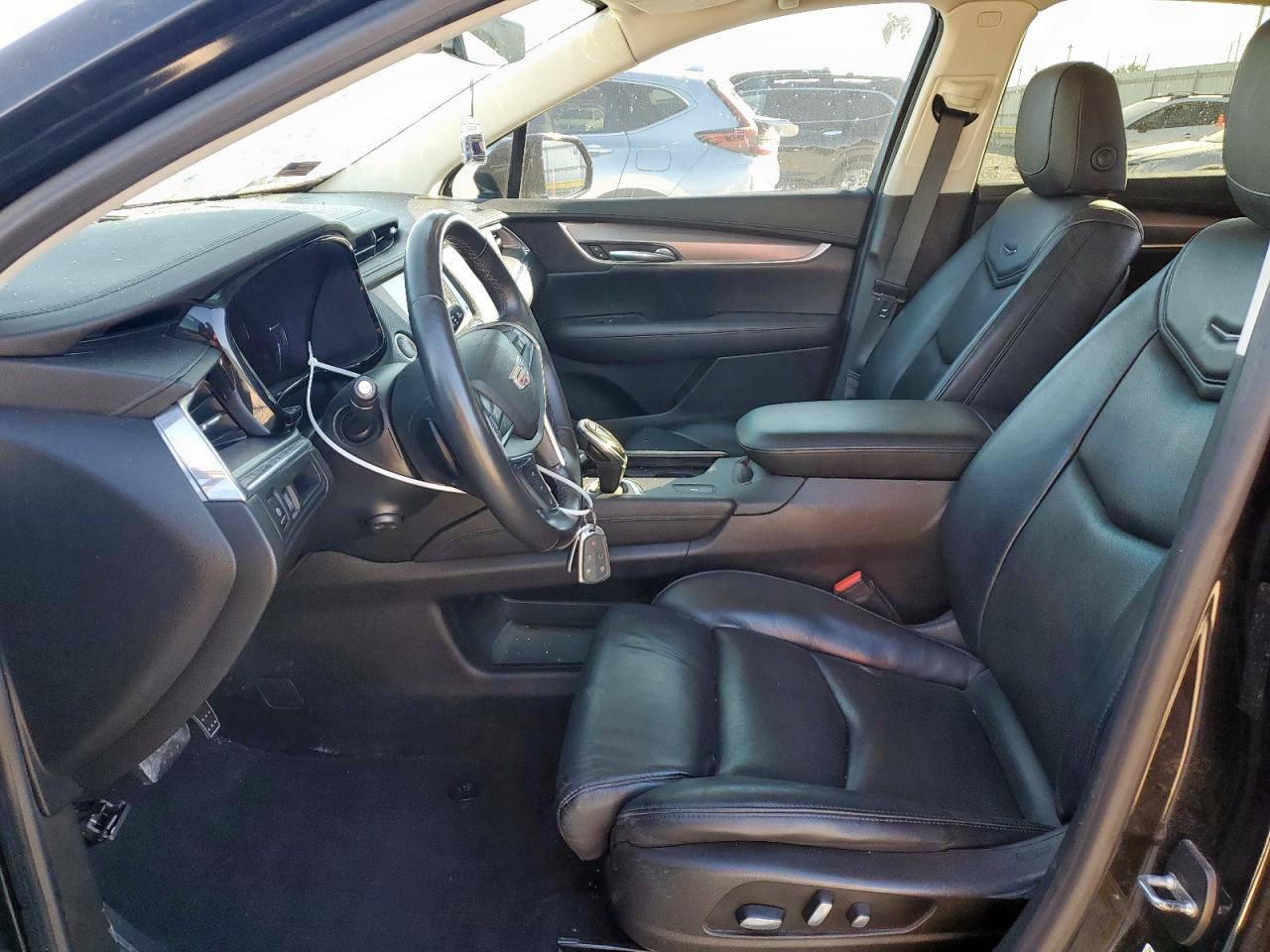 2017 CADILLAC XT5