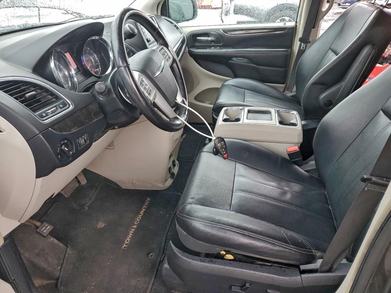 2016 CHRYSLER Town & Country