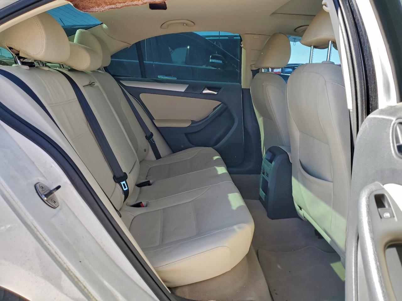 2011 VOLKSWAGEN JETTA