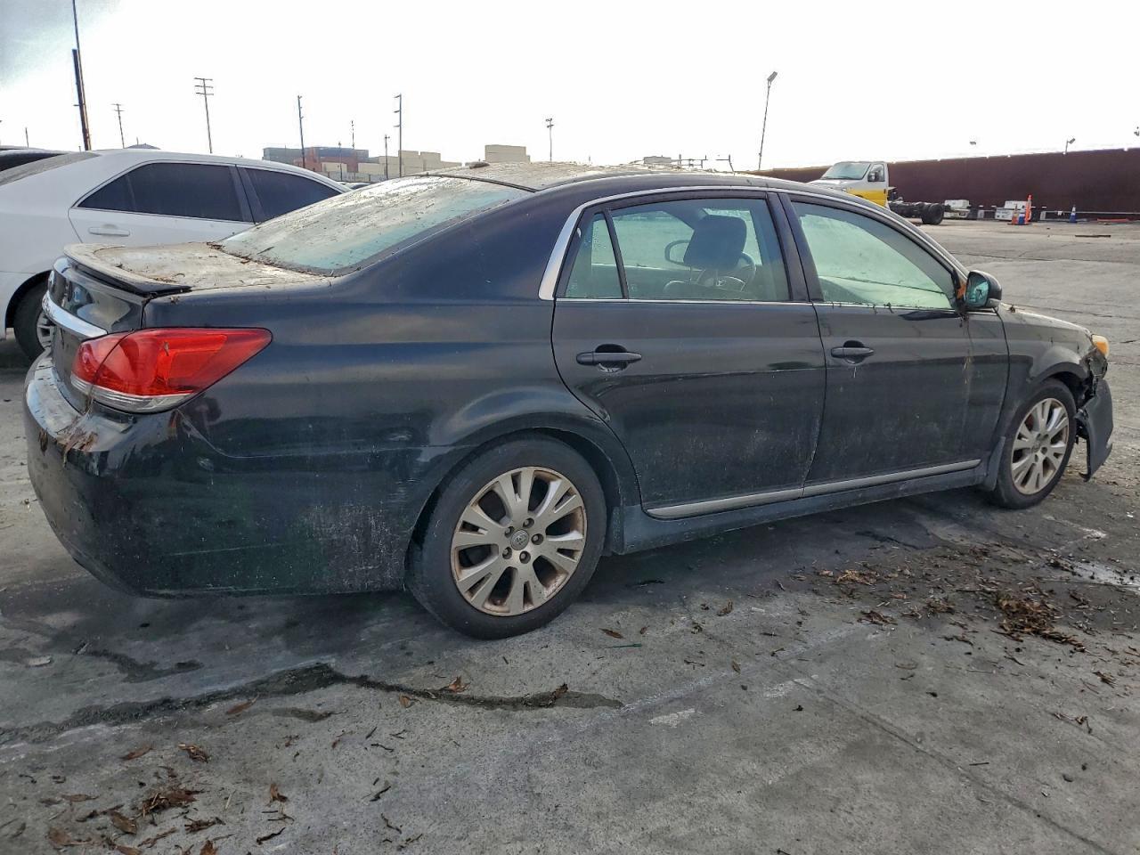 2011 TOYOTA Avalon