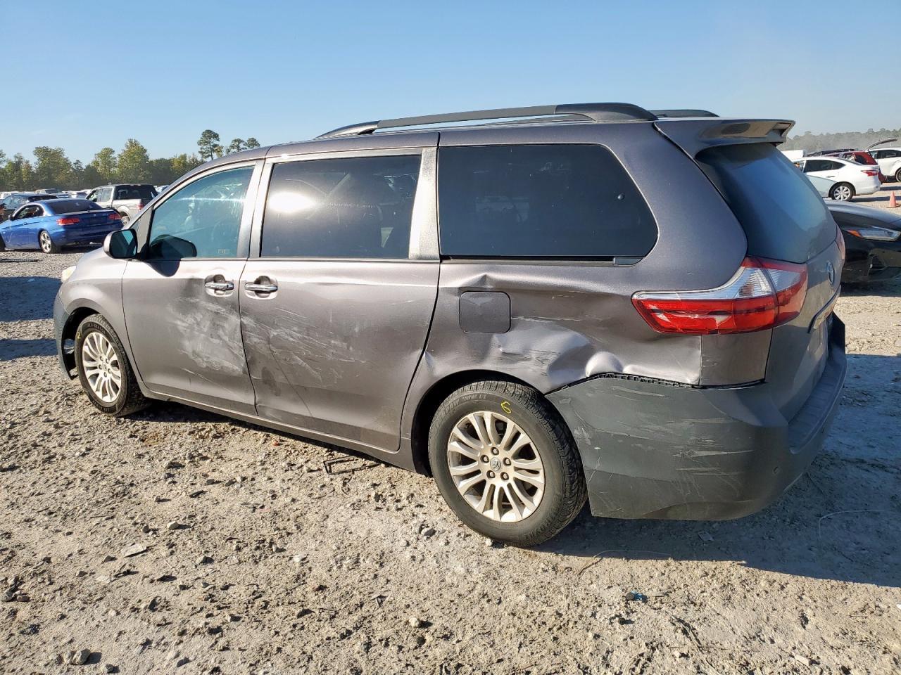 2015 TOYOTA SIENNA