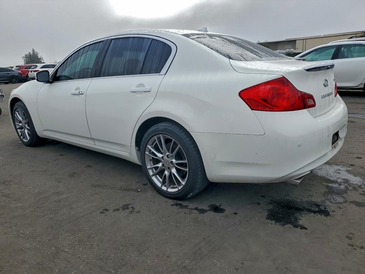 2011 INFINITI G37