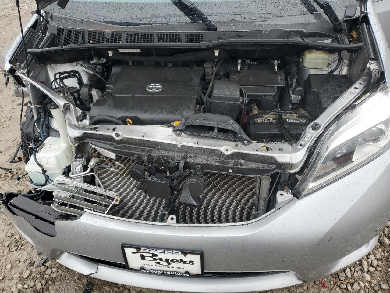 2016 TOYOTA SIENNA