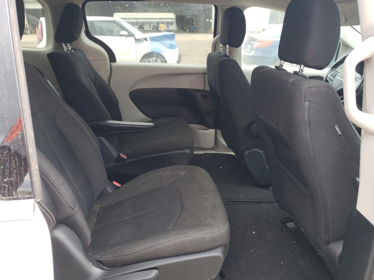 2021 CHRYSLER Voyager